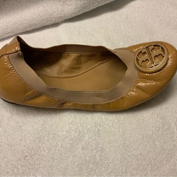 Tory Burch Caroline Ballet Flats Women’s Size 7M Beige Patent Leather - Picture 1 of 9
